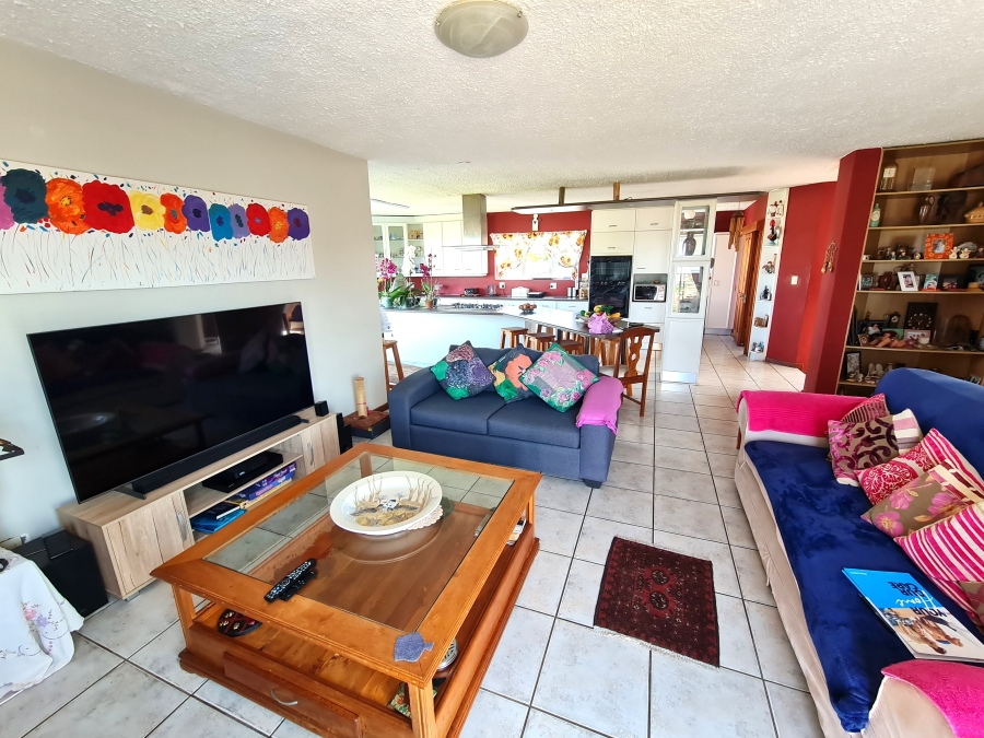 5 Bedroom Property for Sale in Wavecrest Eastern Cape